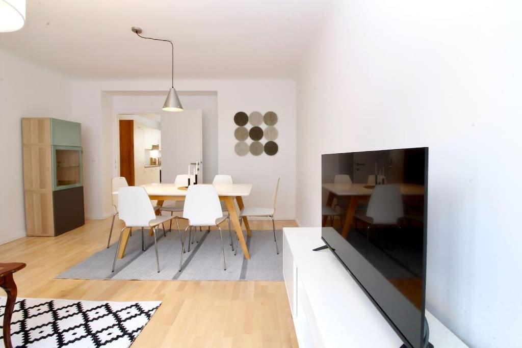 Central Charm - Comfortable 3-br * Wien