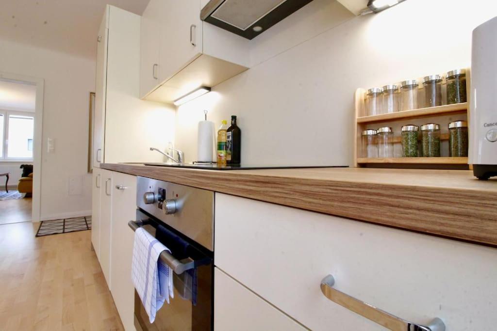 Central Charm - Comfortable 3-br Wien